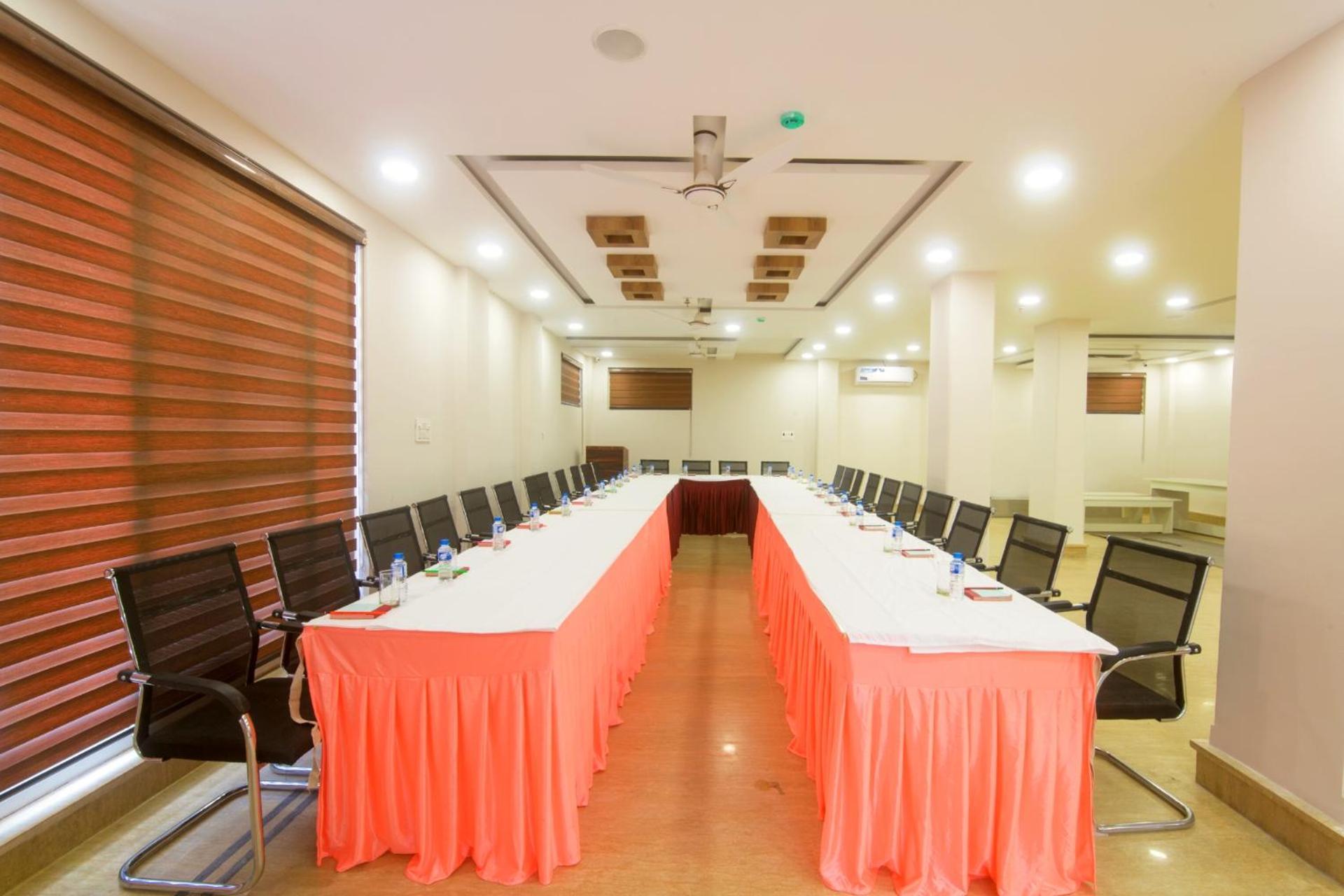 Shivaay Morex- A Vegetarian Hotel Dharamshala Ngoại thất bức ảnh
